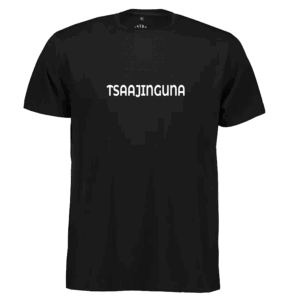 T-shirt med teksten ‘Tsaajinguna’, en østgrønlandsk talemåde med betydningen ‘ah unaarsoralak’.